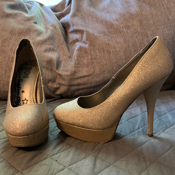 Brash Shoes - Gold sparkle heels